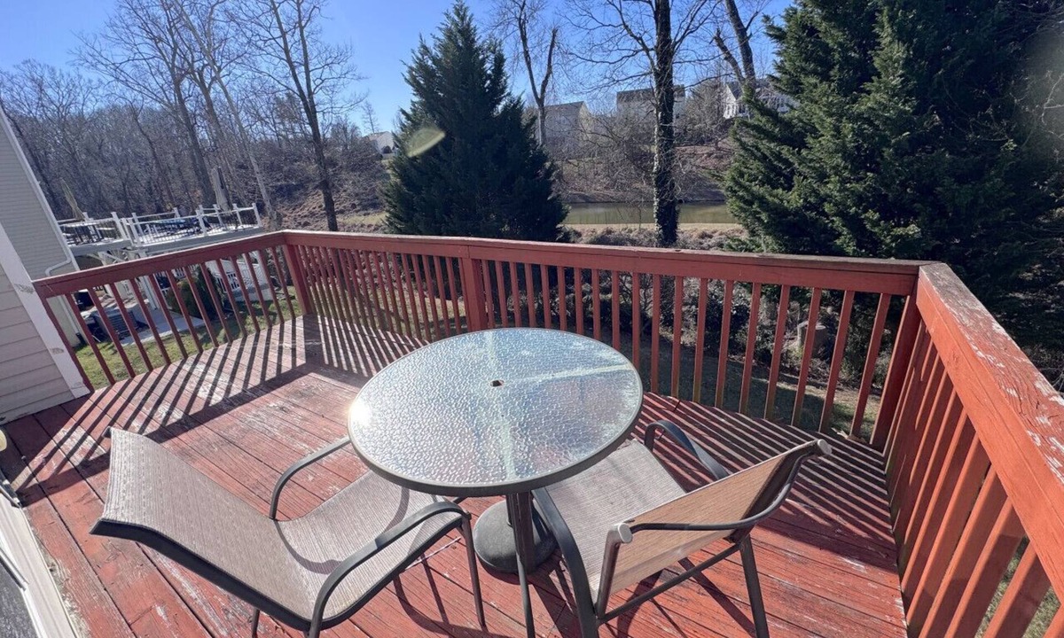Greensboro House | Spacious 4 bedroom 4 bathroom home near Airport