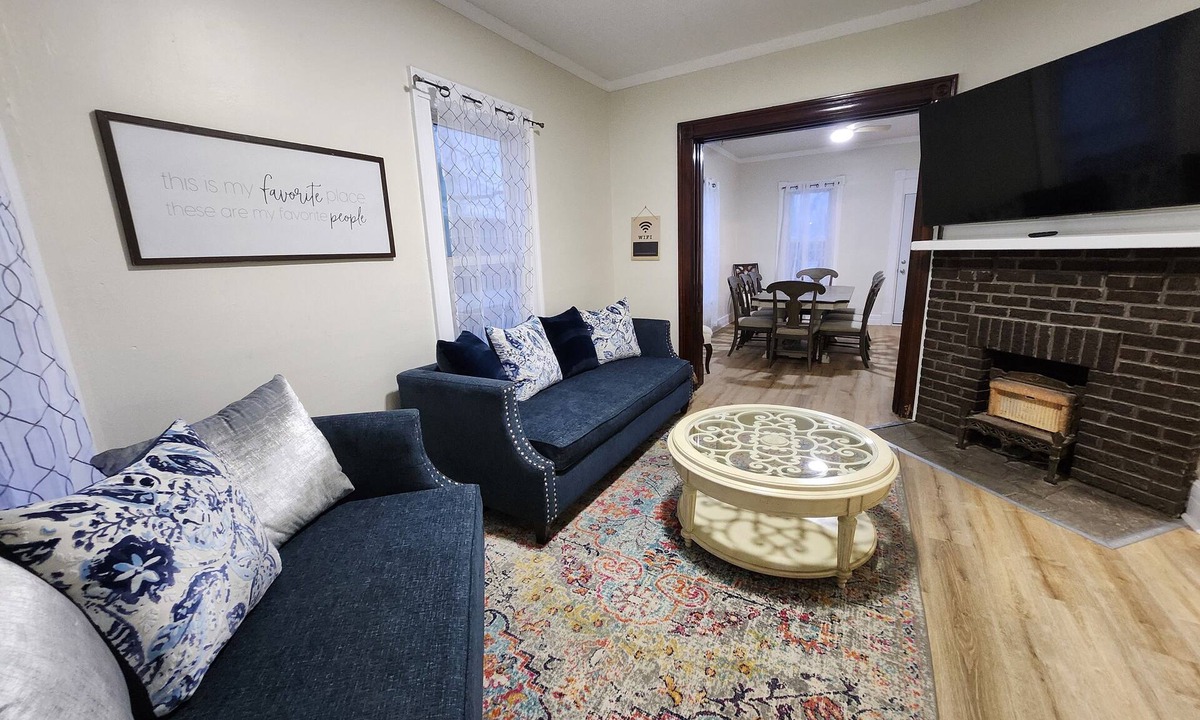 Dayton House | Spacious 5-bedroom house in exciting Dayton