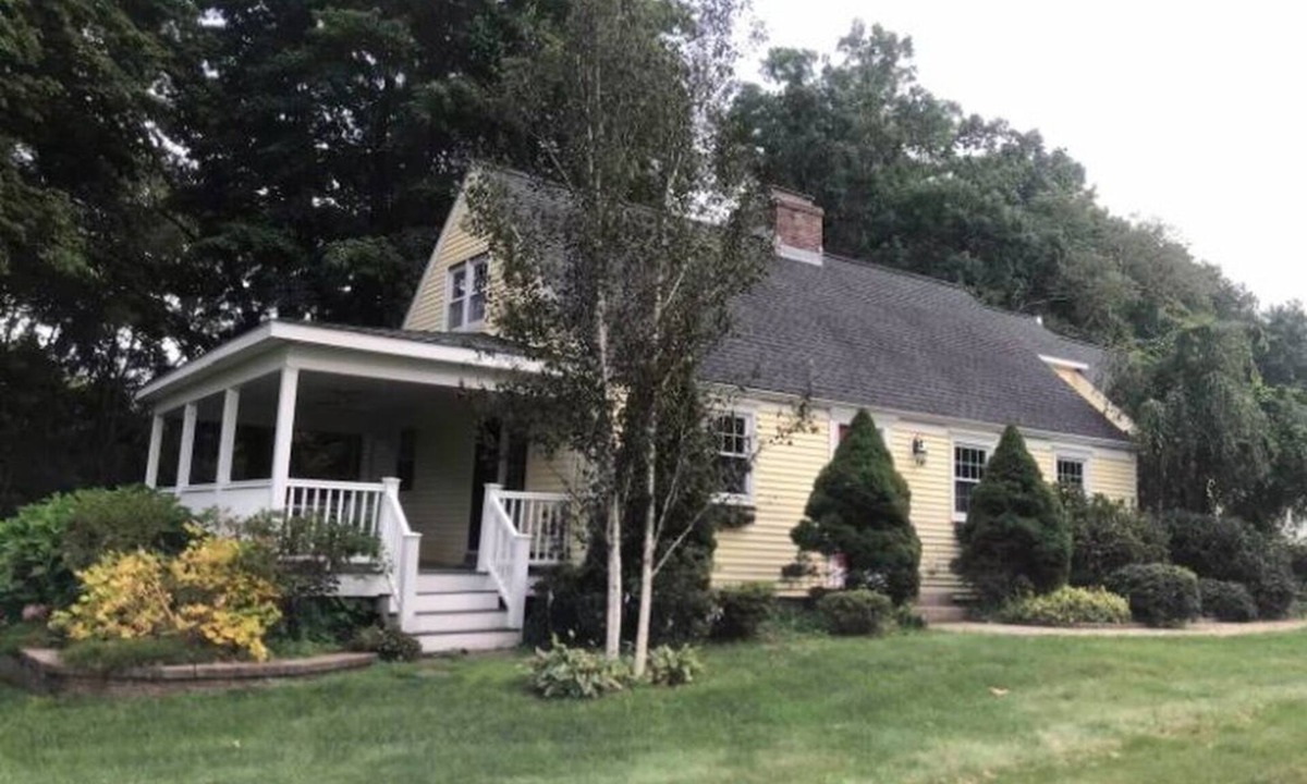 Bloomfield House | Spacious Charming New England Cape, in Bloomfield, Connecticut