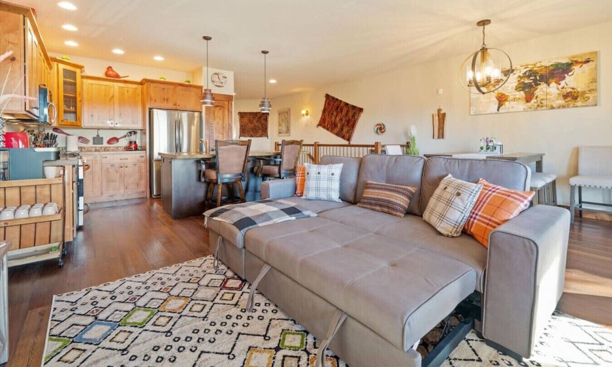 Bigfork Apartment | Spacious Condo 3-Minute Walk to Flathead Lake & DT