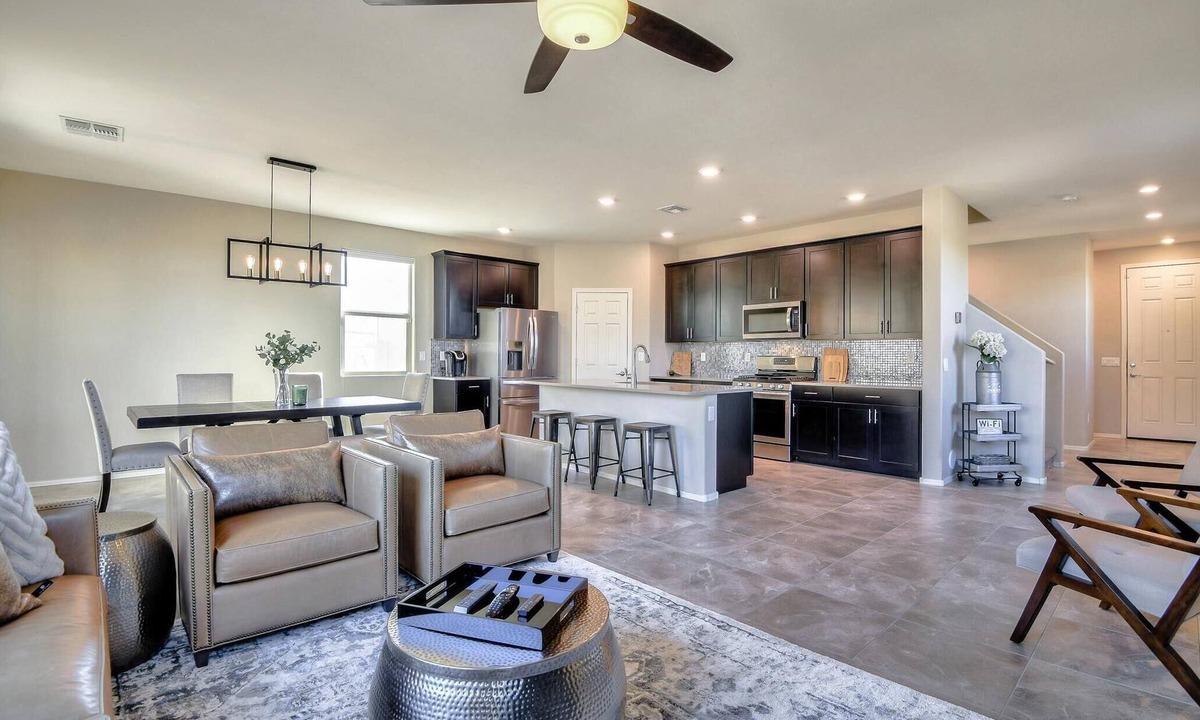 Casas Adobes House | Spacious & Elegant 2-story home