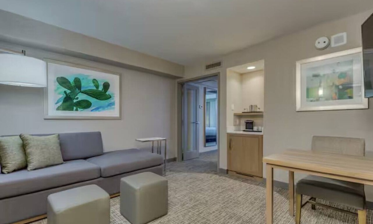 Chandler Hotel | Spacious Guest Room Close to Downtown Chandler and Easy Road Access