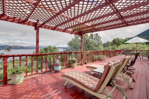 Kelseyville House | Spacious Kelseyville Home w/Large Lakefront Deck!
