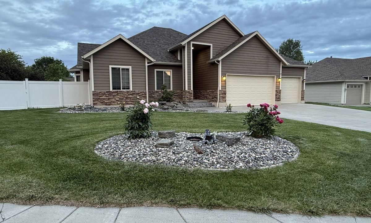 Billings House | Spacious Modern Home with a Perfectly Convenient Location!