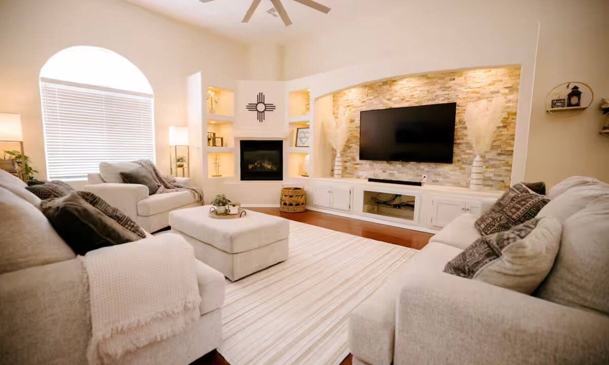 Las Cruces House | Spacious Mountain-View Home near White Sands National Park