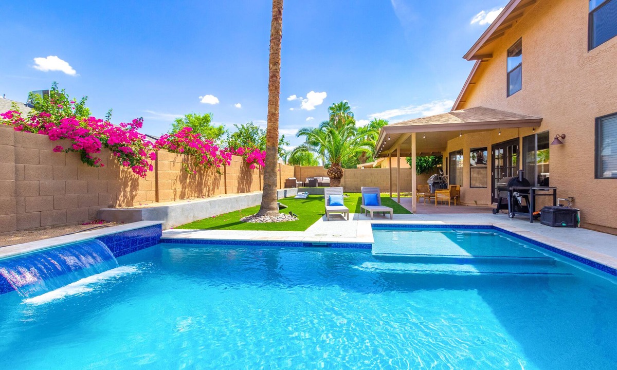 Central Scottsdale House | Spacious Scottsdale Palm Home w/Private Pool