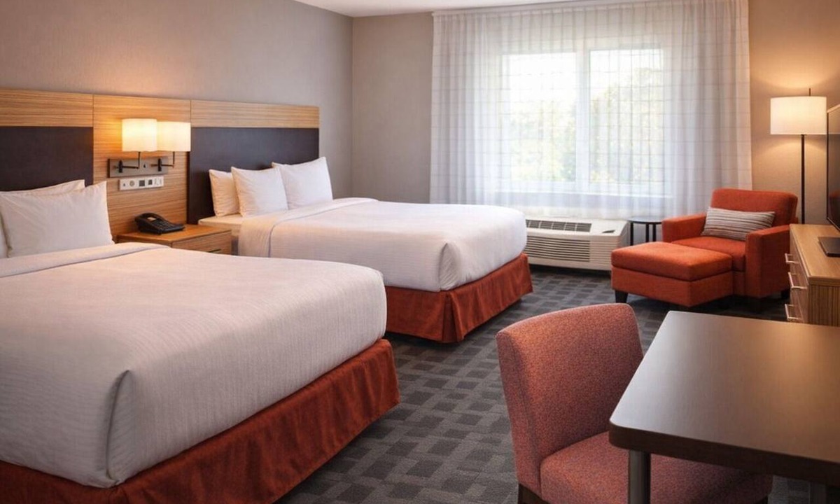 Morrisville Hotel | Spacious Suite Near Lake Crabtree & Umstead State Park – w/Kitchen & Breakfast!