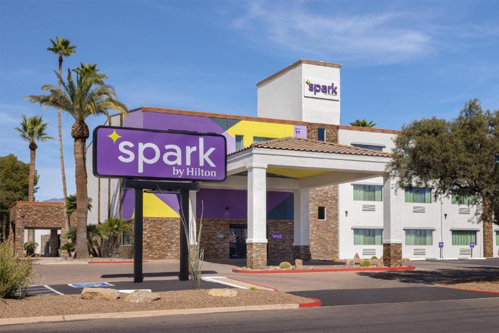 El Montevideo Hotel | Spark by Hilton Tucson Reid Park