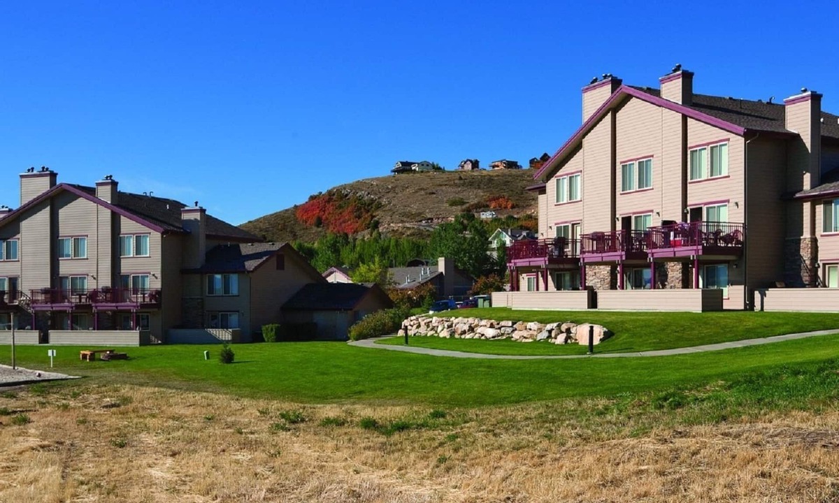 Harbor Village Resort | Sparkling sapphire lake!