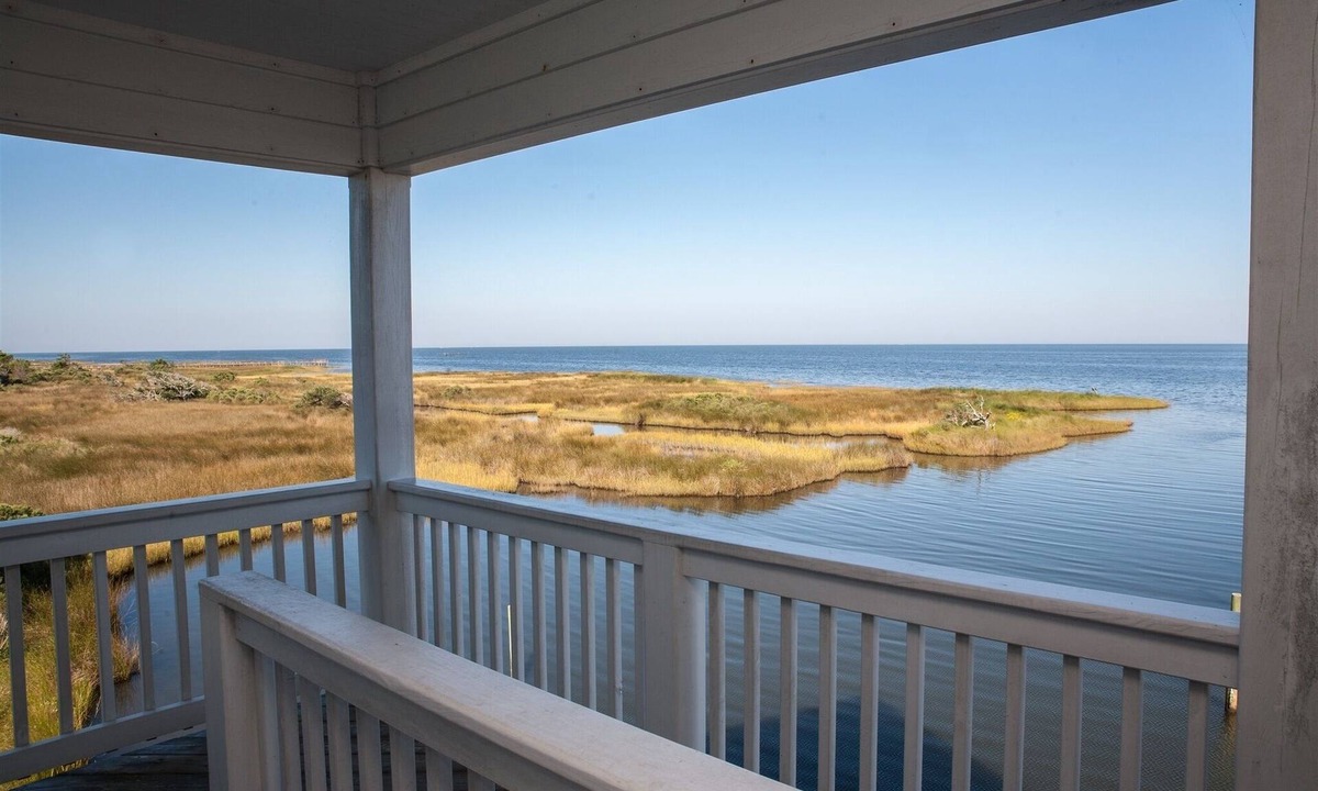 Buxton House | Spartina 3 Bedroom Cottage by RedAwning