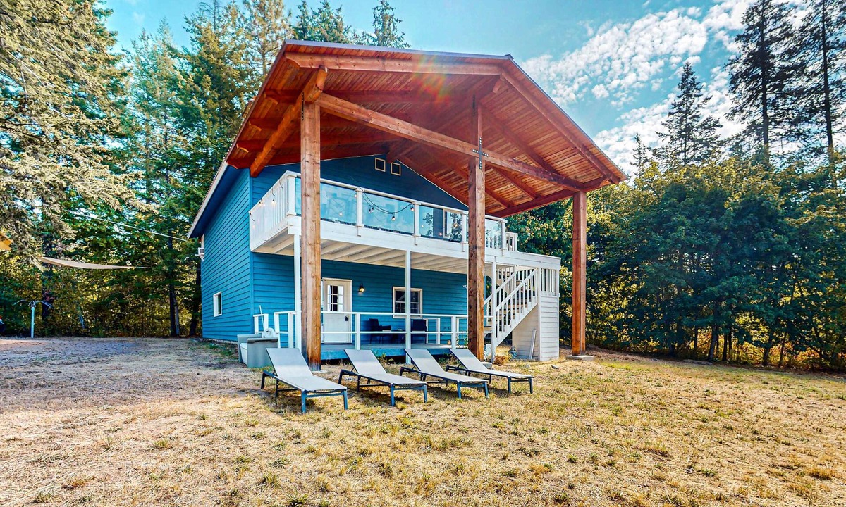 Spirit Lake House | Spirit Lake Waterfront Cabin