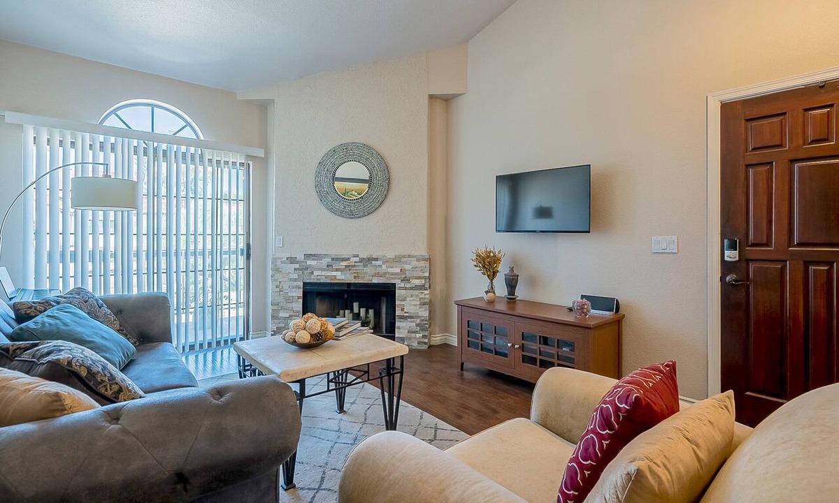 Central Scottsdale Condo | Splendid Condo in Prime Scottsdale Location - 2BD/2BA & Pool!