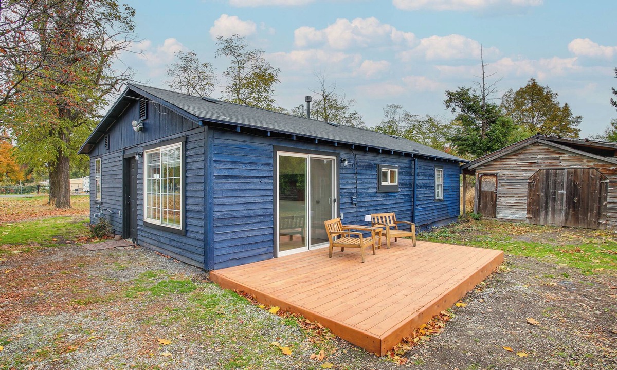 Otis Orchards-East Farms House | Spokane Valley Nature Home! Trails & River Days
