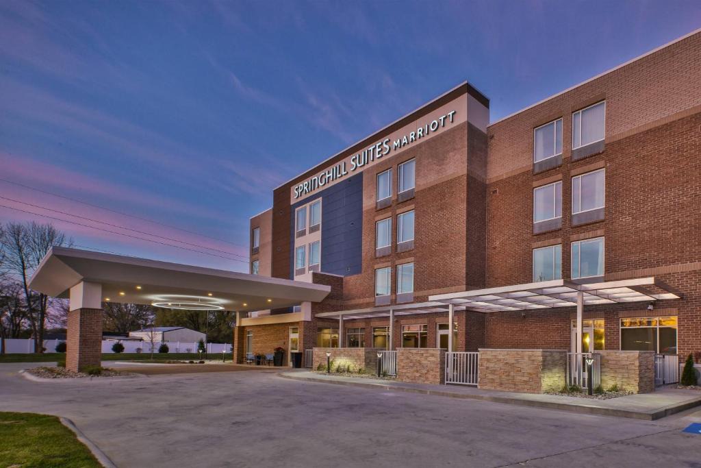 Benton Harbor Hotel | SpringHill Suites by Marriott St. Joseph Benton Harbor