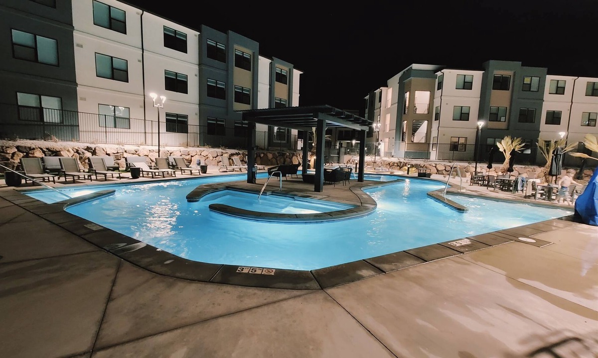 St. George Condo | St. George Gem, Pool, Hot Tub, View, Zion Basecamp