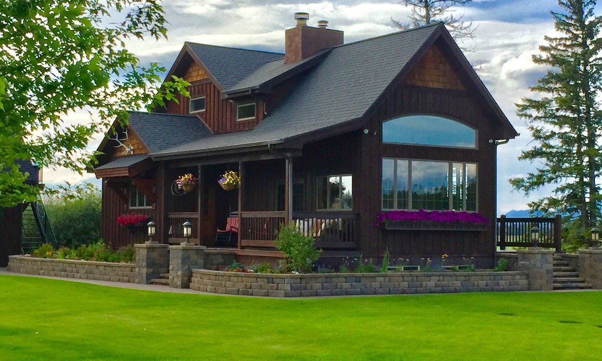 Columbia Falls House | Stage Road Estate. Peaceful executive home close to Glacier National Park.