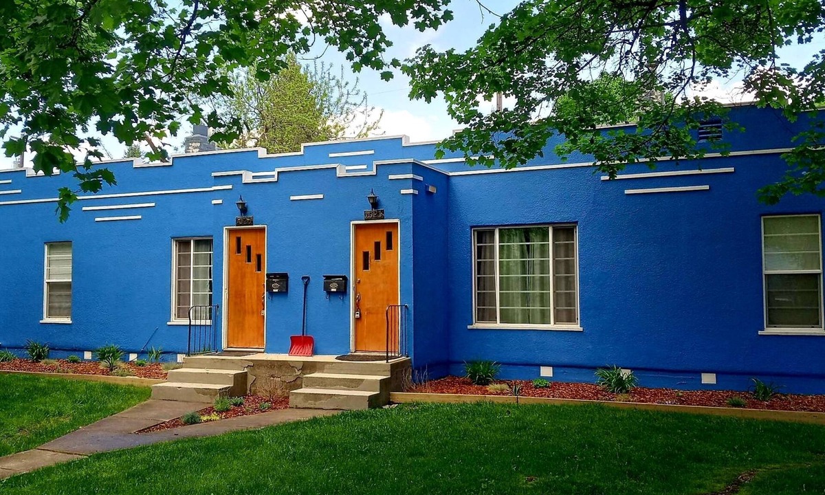Garden District House | Stay in a Castle! Downtown! Best location! FREE Bikes & Kayak! 2024 Renovation!