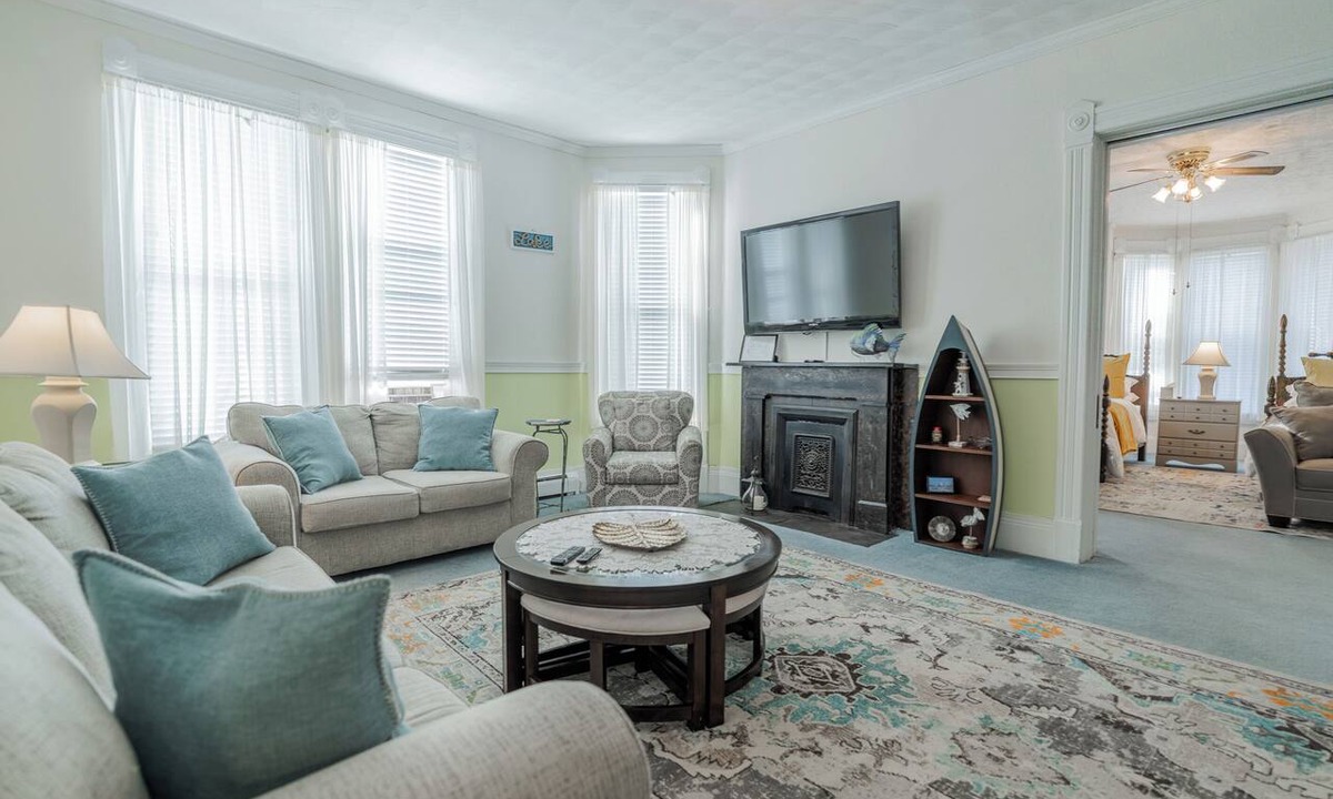 Marblehead Apartment | Stay in Style! Family Getaway by the Erie Shores