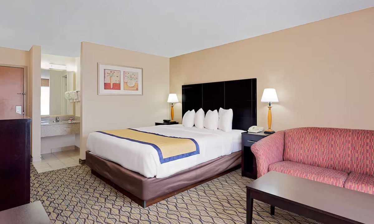 Kalamazoo Hotel | Staywell Inn