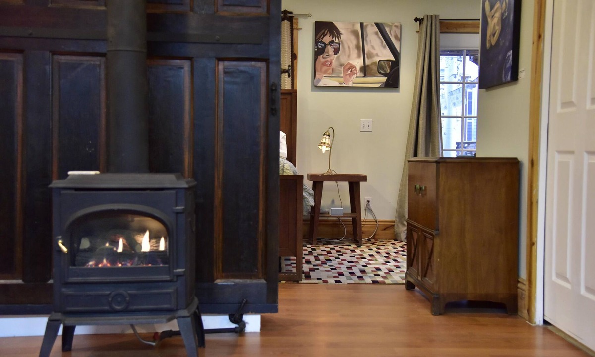 Highland Cottage | Steampunk Art Studio-Carriage House: Hot Tub, Firepit, yard, walkable, Near LODO