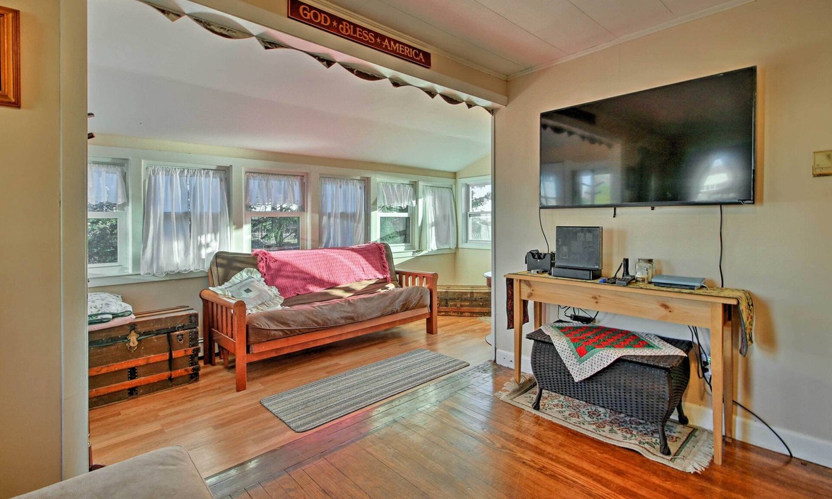 Buzzards Bay House | Steps to Cape Cod Canal: Pet-Friendly Home