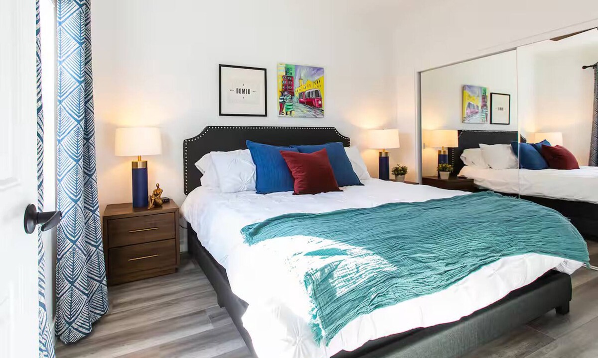 University Heights Apartment | Steps to Restaurants – Patio, A/C & Wi-Fi