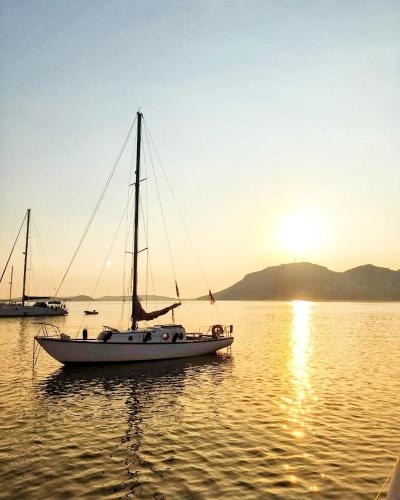 Porto-Vecchio Boat Rental | stlocavoile 2, Seuls à bord d un voilier dans le golfe