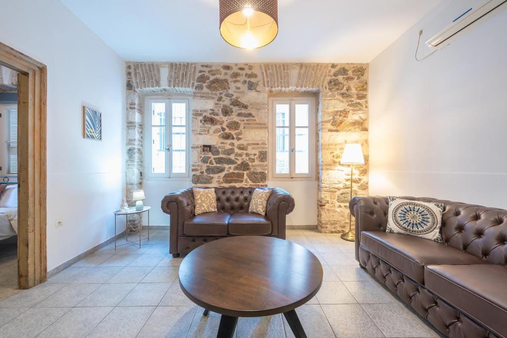 Thissio Apartment | Stone House Under Acropolis