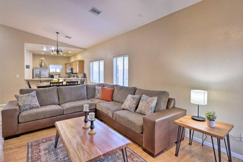 Bullhead City House | 'Stonebridge River Home' in Gated Community!