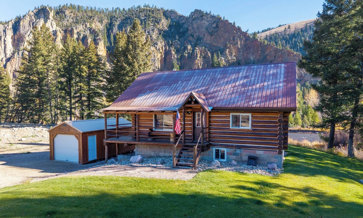 Philipsburg Cabin | Stony Creek Lodge-Famous Rock Creek MT! 4 seasons!