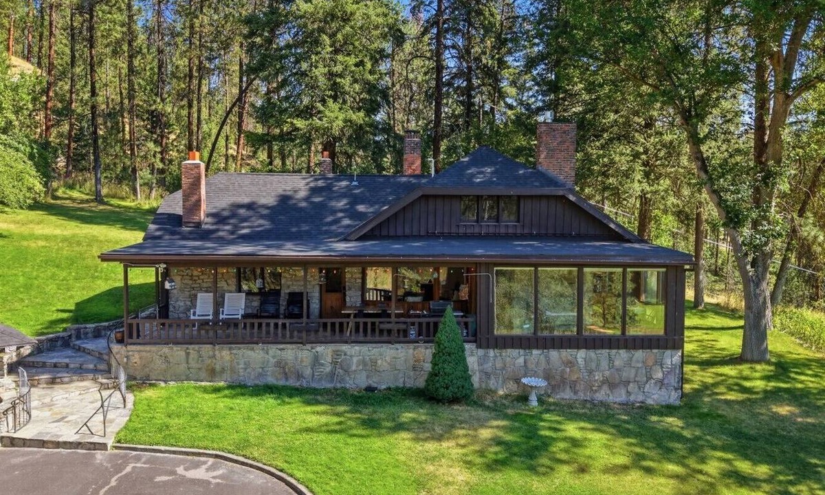 Spokane Cabin | Storybook Cottage Hideaway 10 Acres + Riverfront