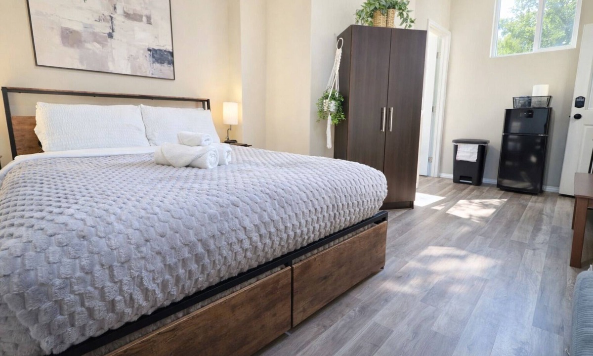 Beverly Hills Apartment | Studio 2 - Comfortable Guest Studio by Cedars-Sinai, Beverly Hills