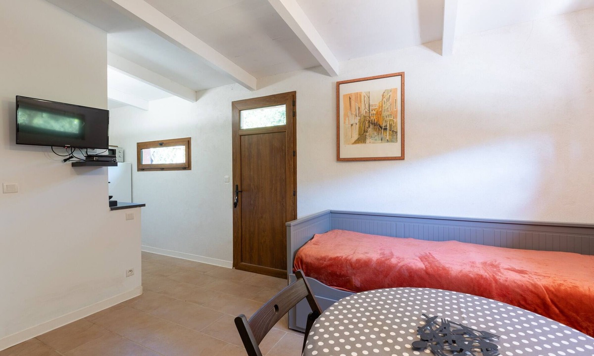 Osani Apartment | Studio Apartment 'De Mammo' with Mountain View, Wi-Fi and Air Conditioning