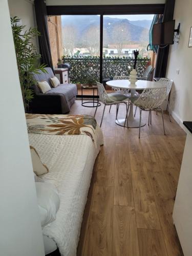 Santa-Lucia-di-Moriani Apartment | Studio bord de mer - Plage - Piscine - Wifi