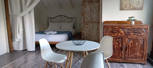 Salakos Apartment | Studio ISABEL