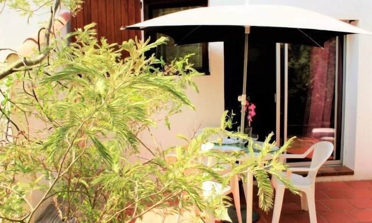 Calvi Apartment | Studio & large garden 200m Calvi beach