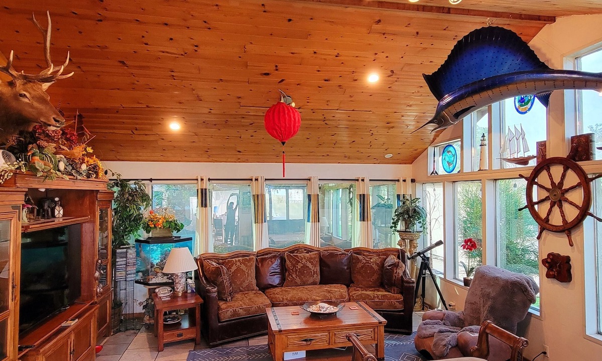 Glendale House | Stunning REMODELED 15,000 Square Feet Property