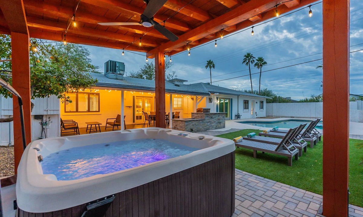 Village Grove House | Stunning Scottsdale Remodeled Pool Fire Pit Hot Tub