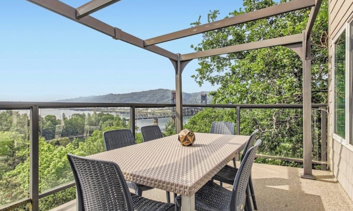Portland Condo | Stunning Secluded 2BR Condo with View in St. Johns
