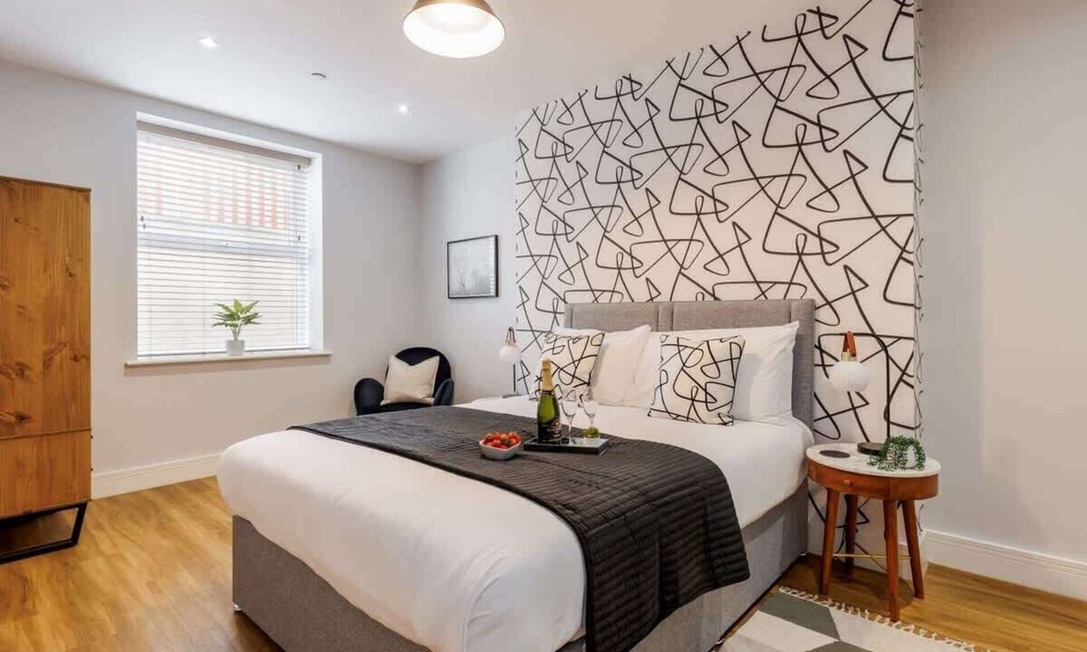 West Cliff Apartment | Stunning & Spacious 1-Bed Apt w/Free Gym & PKG