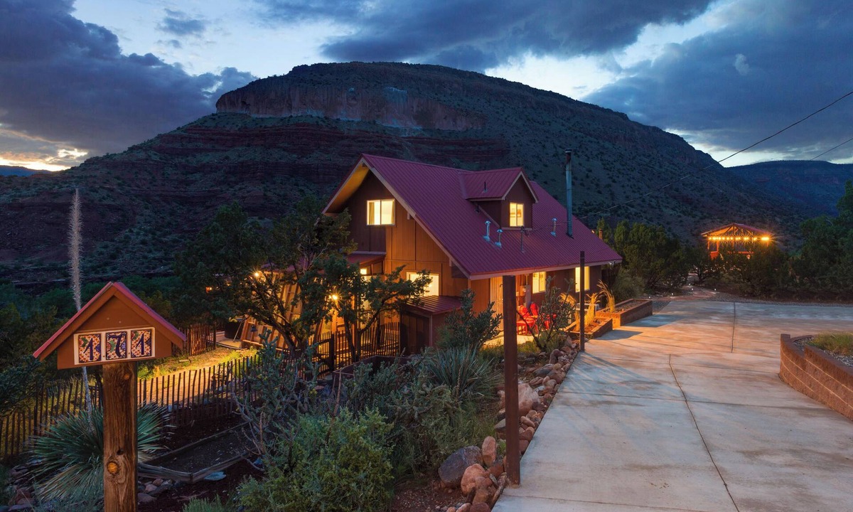 Jemez Pueblo Cabin | Stunning Views Dark Sky Stargazing