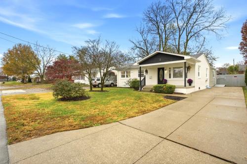 Buechel House | Stylish 3BR Expo Hub 8m Away 12m to Downtown Louisville