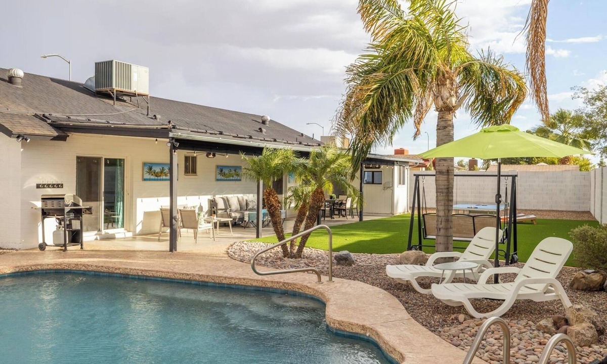East Mesa House | Stylish: Family Fun in the Sun! 3BR Home with Pool & Patio in Beautiful NE Mesa