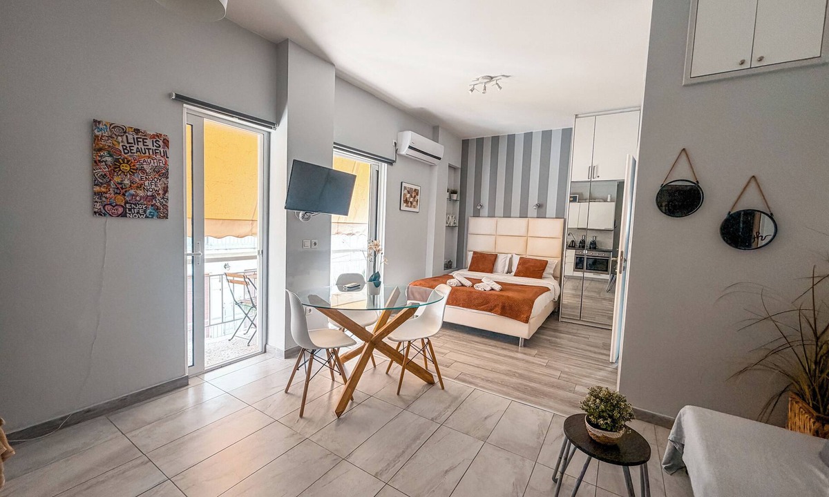 Kinosargous Apartment | Stylish Studio Steps from the Acropolis- Cielo Homes