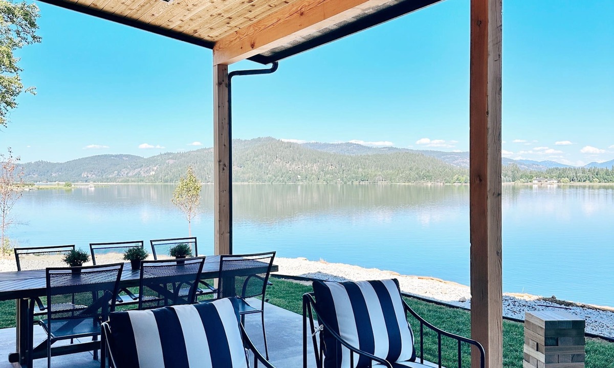 Sandpoint House | Stylish Waterfront Retreat, 100’ Private Yard and Beach + Panoramic Water Views