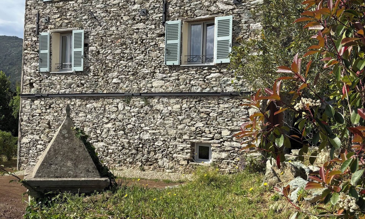 Murato Bed & Breakfast | Suite with garden and pool