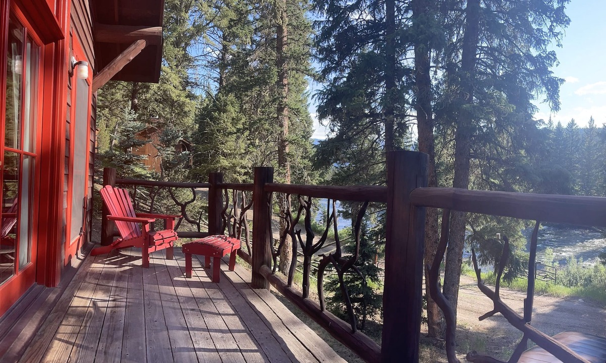 Gallatin Gateway Cabin | Summer Discount on Luxury Riverfront "Yellowstone Cabin"