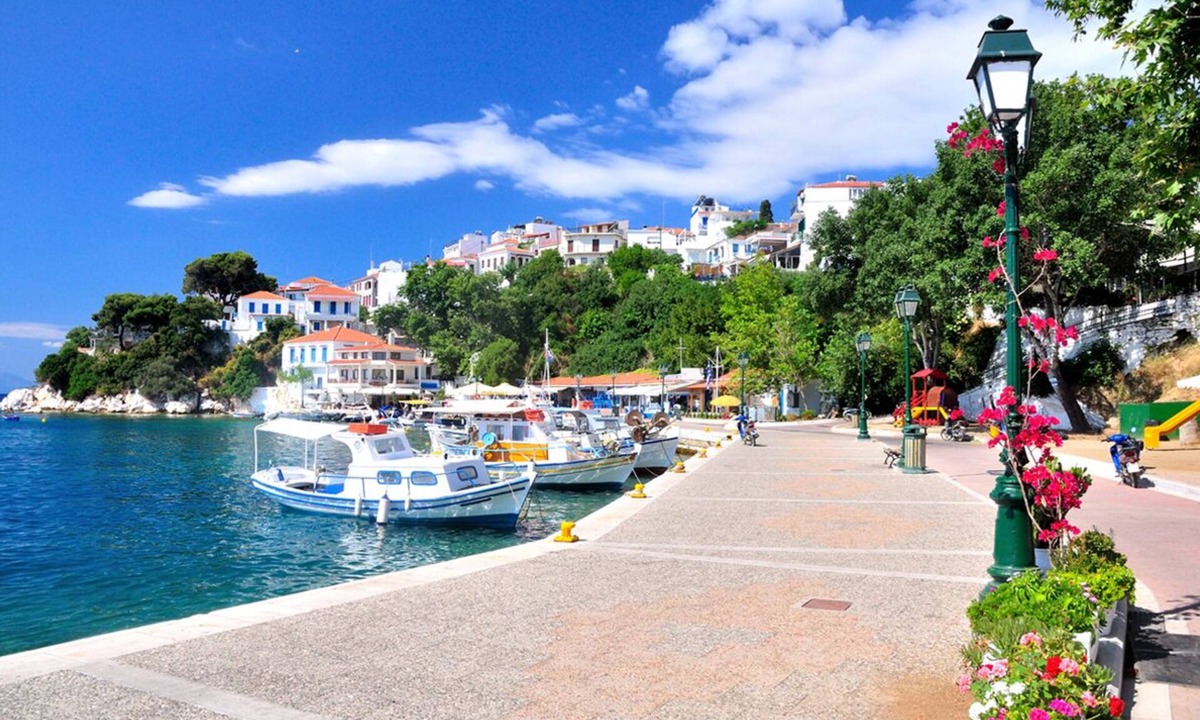 Skiathos Boat Rental | Sun-Kissed Sailing Adventure in Islas Esporadas