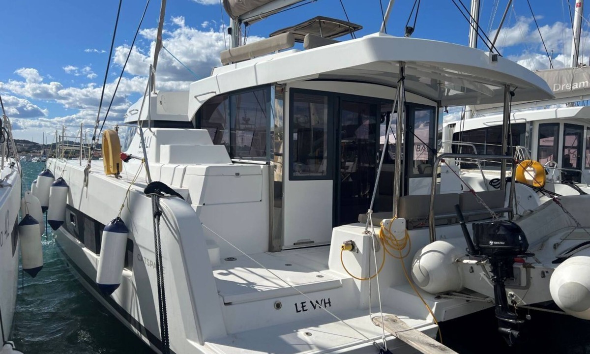 Corse-du-Sud Boat Rental | Sun-Kissed Sailing Adventure in Córcega