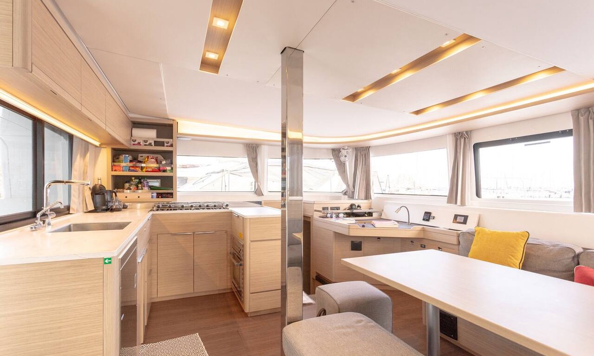 Ajaccio Boat Rental | Sun-Kissed Sailing Adventure in Córcega
